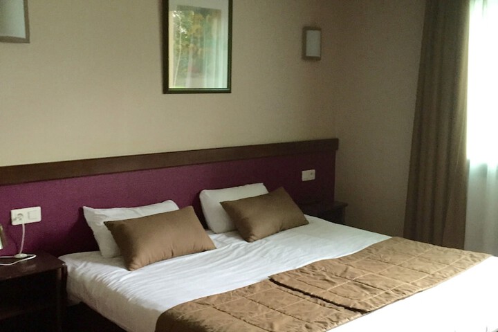 Room 8 of 32