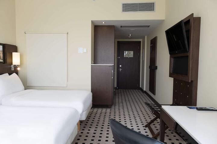 Room 13 of 160