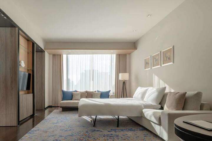Room 28 of 206
