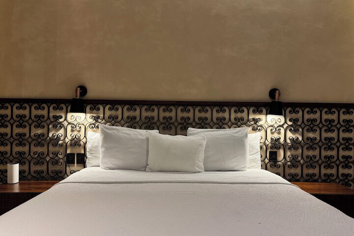 Room 100 of 160