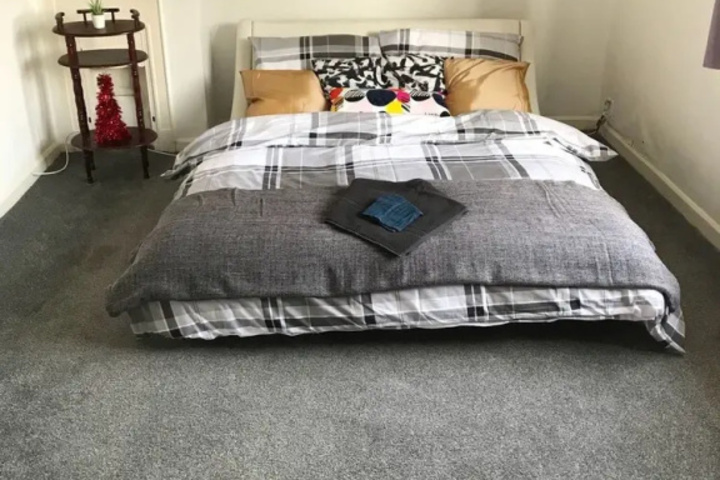 Room 6 of 17