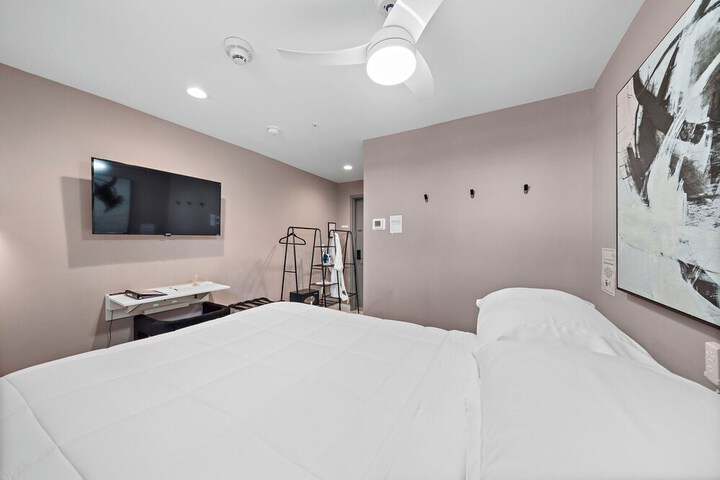 Room 21 of 111