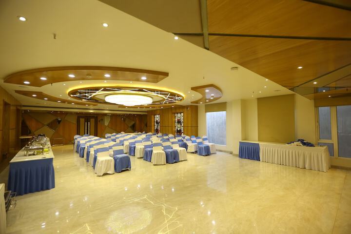 Business Center 13 of 16