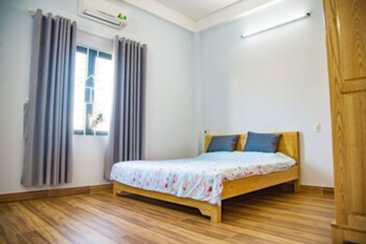 Room 25 of 32