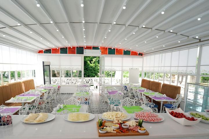 Dining 91 of 125