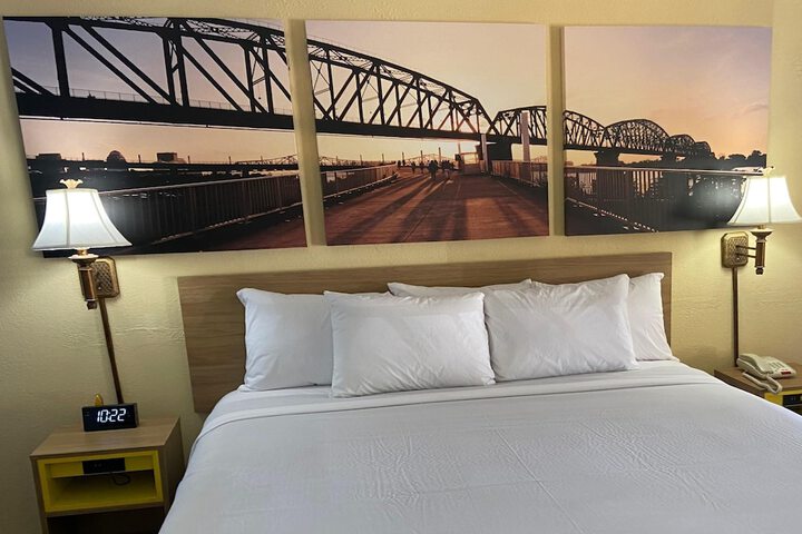 Room 14 of 16