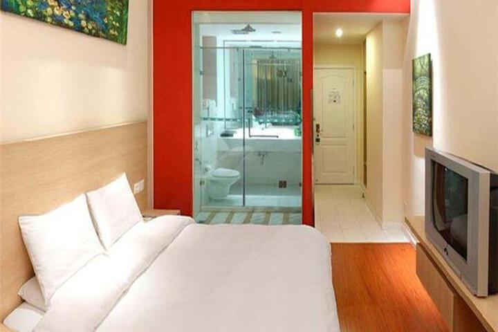 Room 3 of 8
