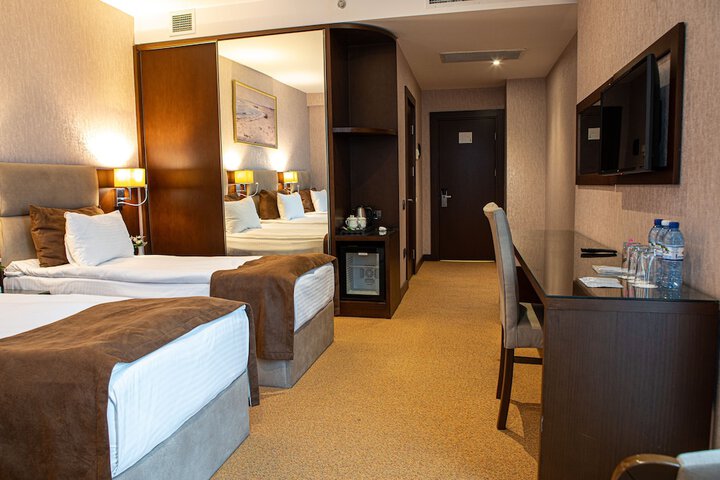 Room 42 of 342