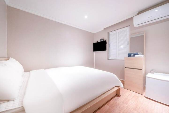 Room 11 of 36