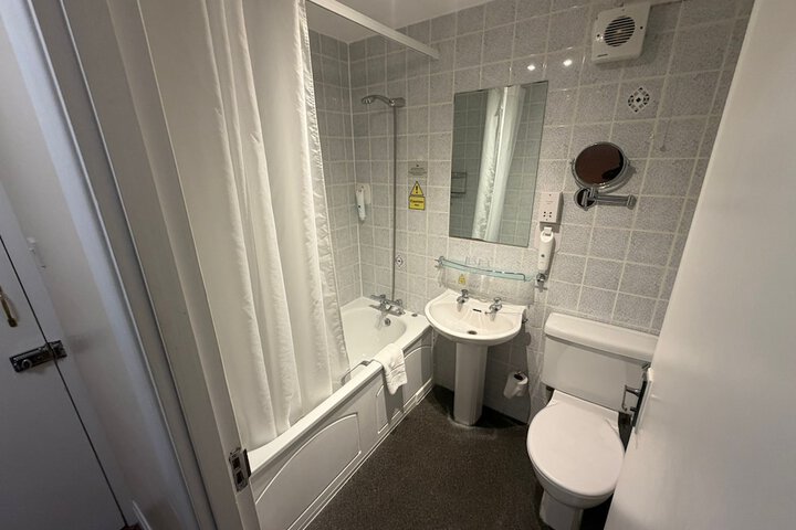 Room 32 of 56