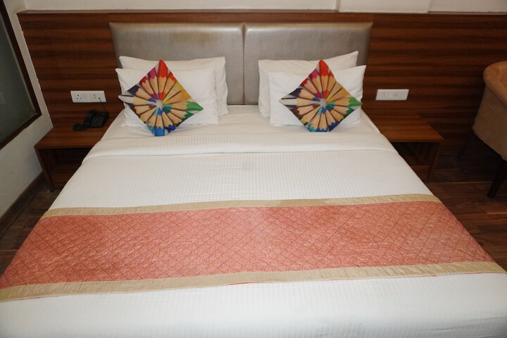 Room 6 of 77