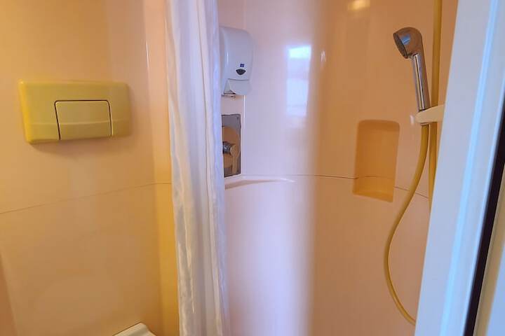Room 16 of 29