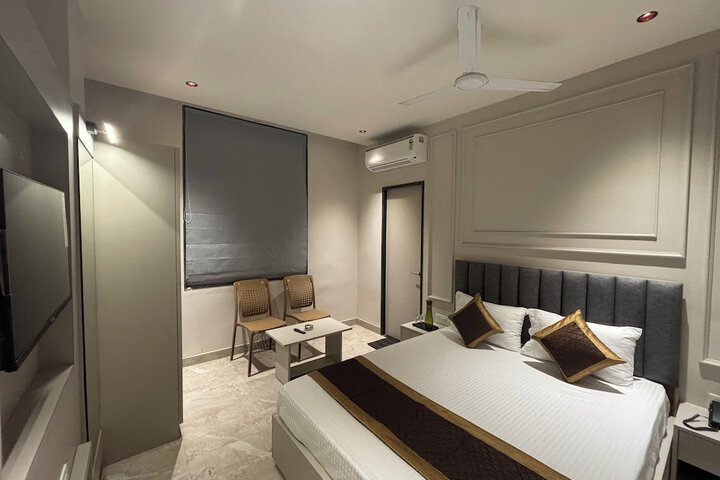Room 6 of 20