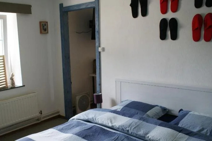 Room 4 of 12