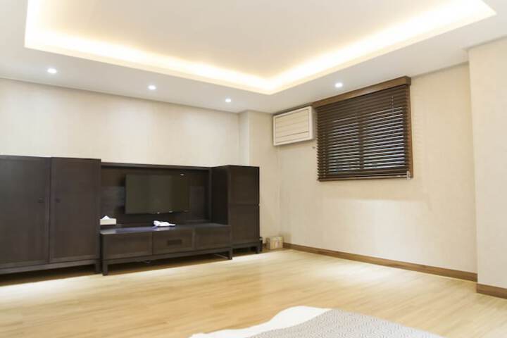 Room 7 of 119