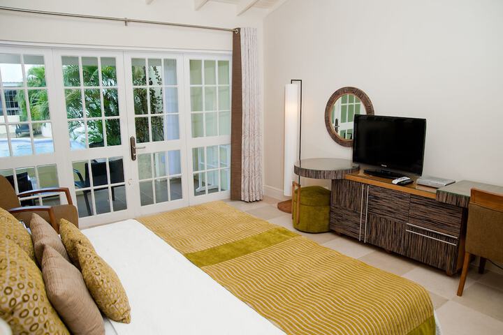 Room 6 of 16