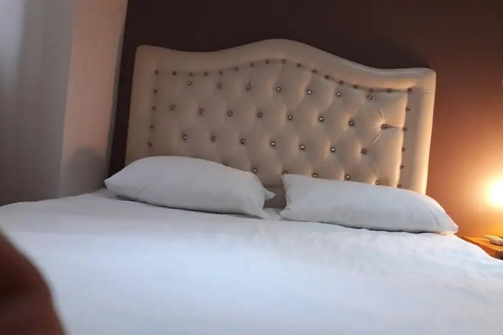 Room 5 of 17
