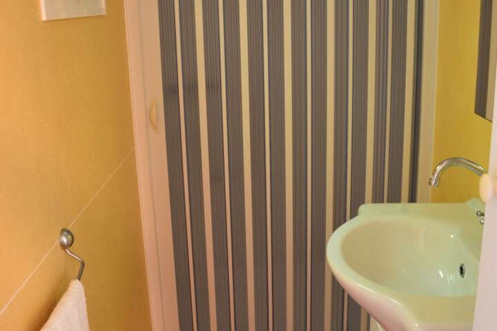 Room 30 of 51