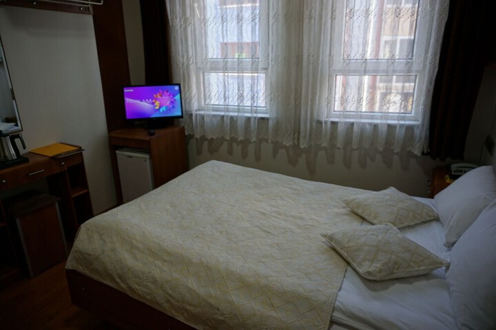 Room 27 of 49