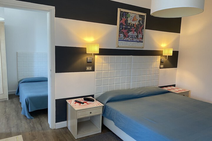 Room 28 of 68