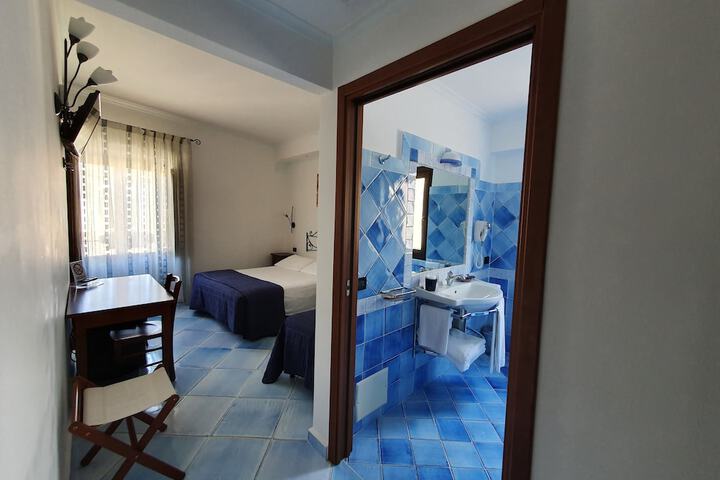 Room 4 of 38