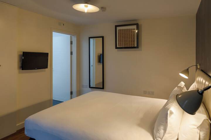 Room 16 of 86