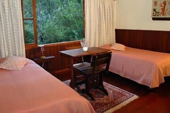 Room 5 of 16