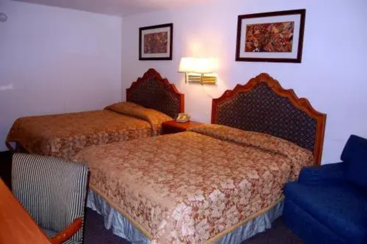 Room 5 of 10