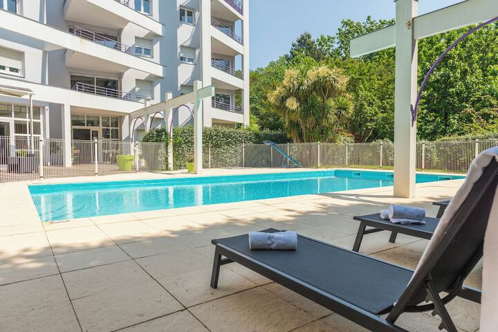 Hotel with Pool