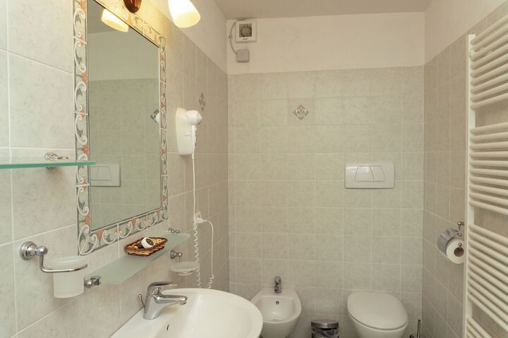 Room 70 of 148