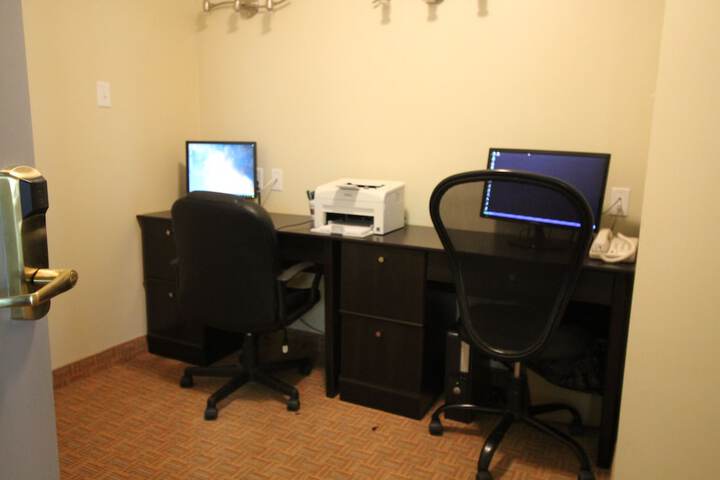 Business Center 100 of 108