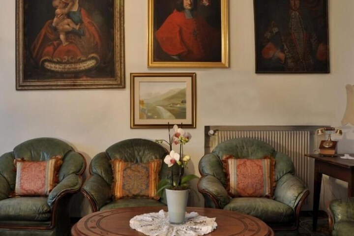 Room 7 of 25