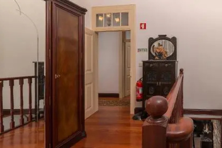 Room 11 of 16