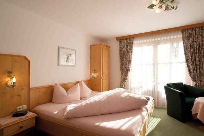 Room 10 of 12