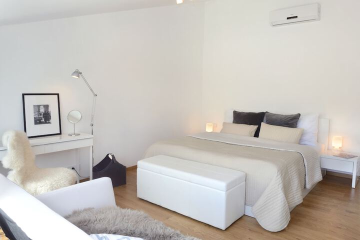 Room 10 of 50