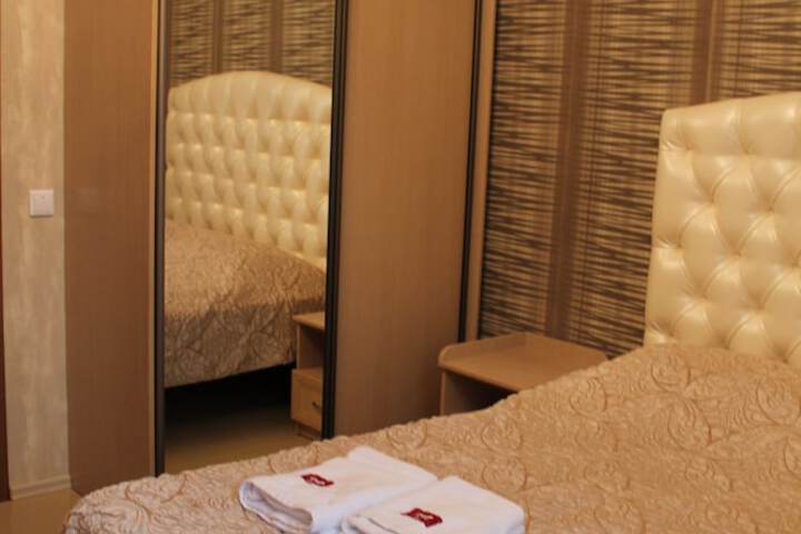 Room 6 of 33