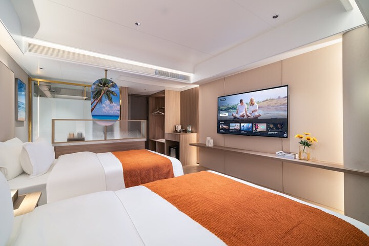Room 6 of 62