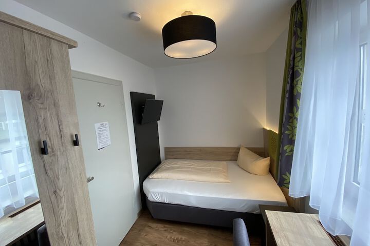 Room 16 of 61
