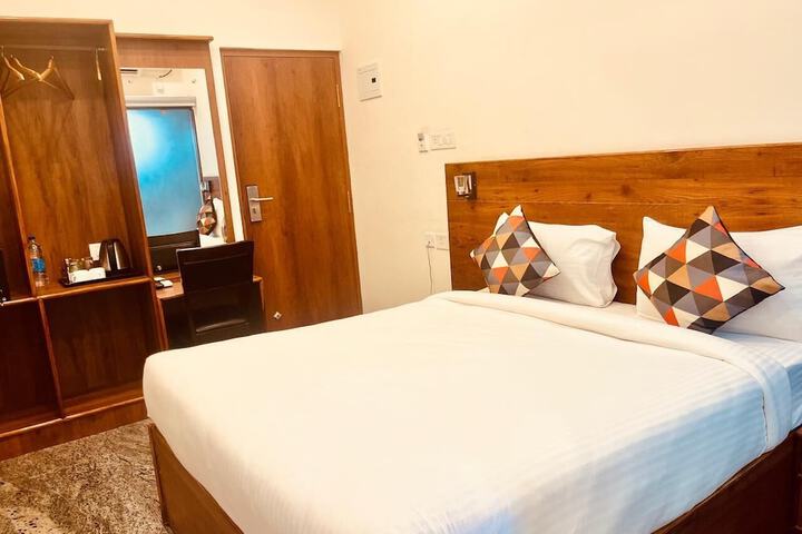 Room 12 of 19