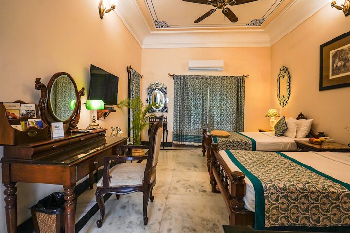 Room 28 of 112
