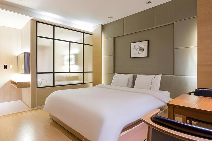 Room 3 of 9
