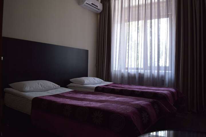 Room 5 of 27