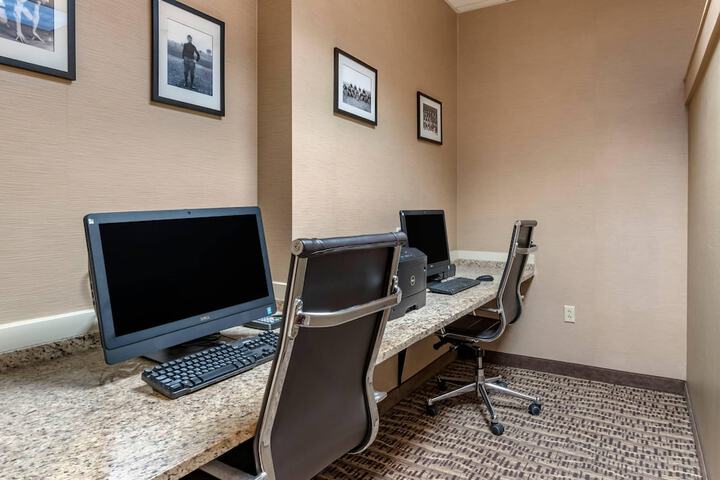 Business Center 65 of 68