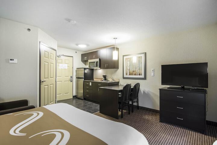 Room 10 of 33