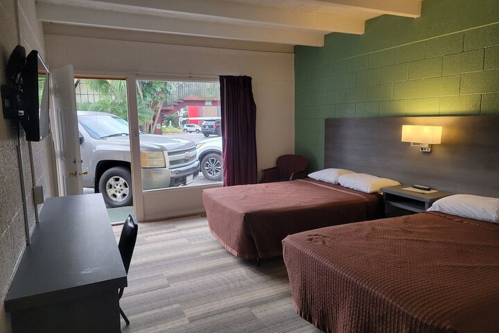 2 Double Beds (7 of 7)