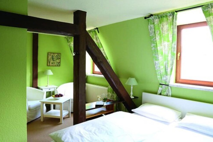 Room 13 of 32