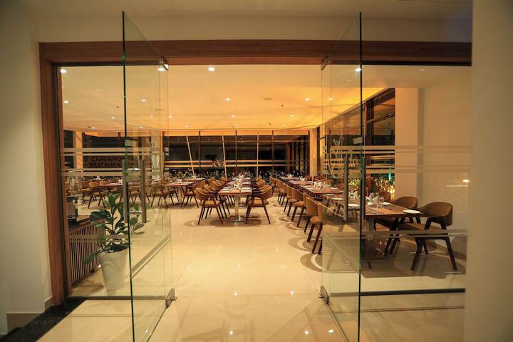 Dining 47 of 61