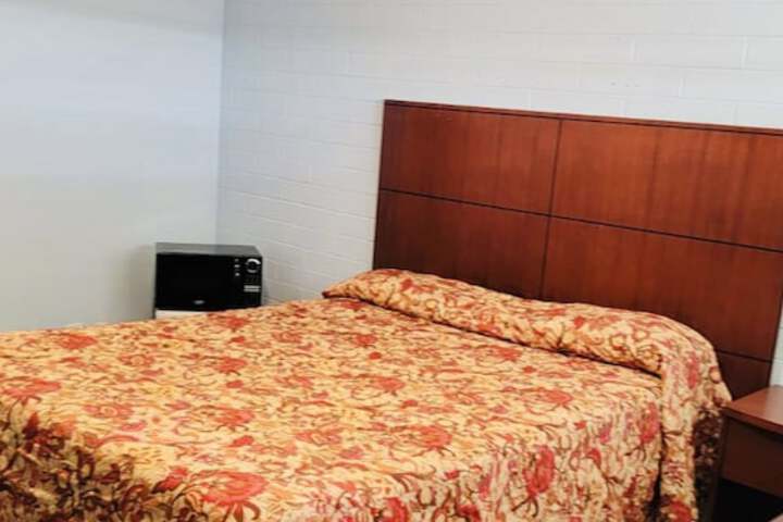 Room 4 of 12