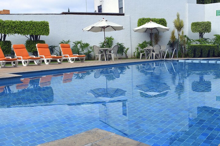 Pool Hotel