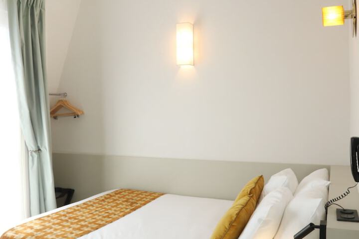Room 12 of 46